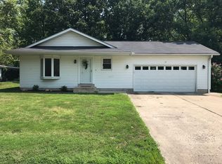 19 Cardinal Ln, Highland, IL 62249