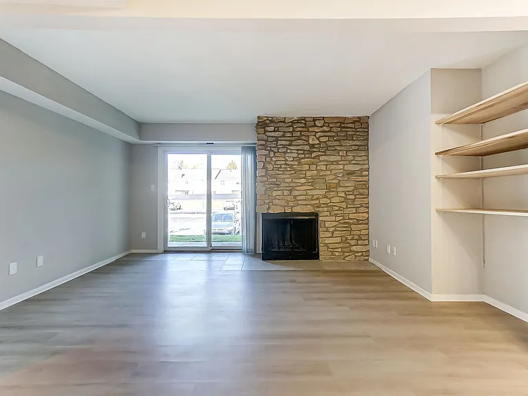 Coventry Court West Apartments — Photo 9
