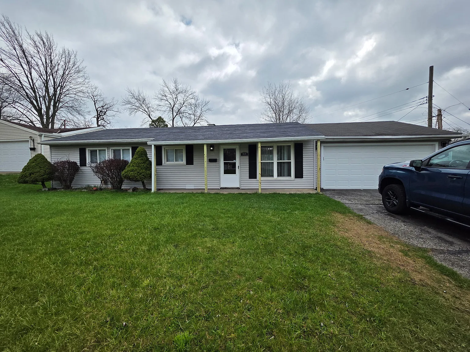 6131 Ridgeway Dr photo 1