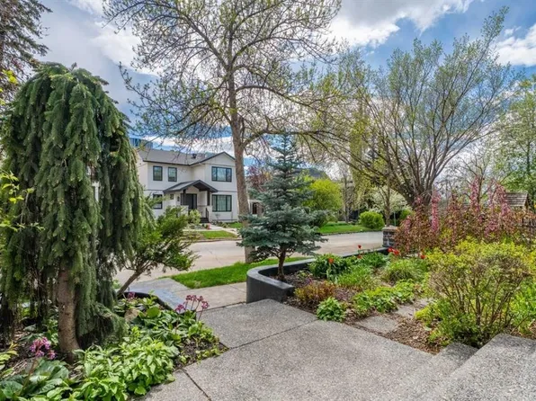 216 S 4th Ave NE, Calgary, AB T2E 0J1