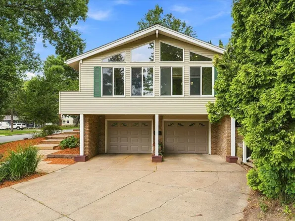 832 Bartosh Ln, River Falls, WI 54022
