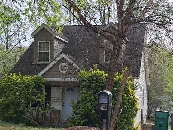 2nd image of 2825 Mayfair Ave