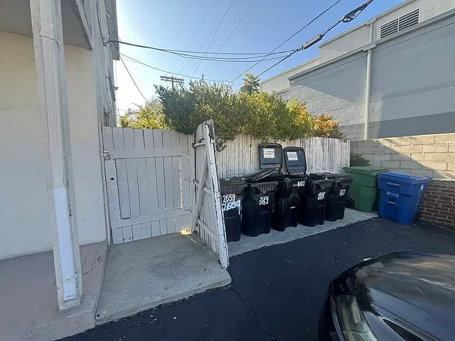 2651 La Cienega Ave.