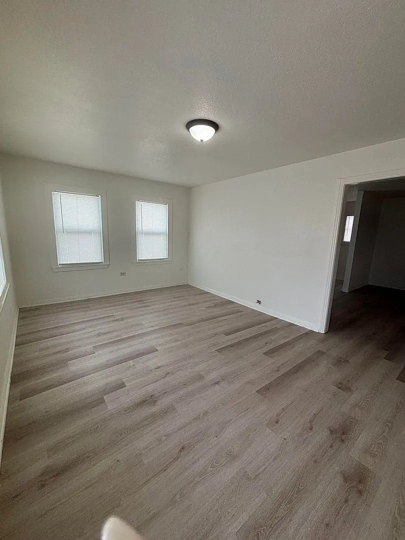 4302 Memorial Dr — Photo 3