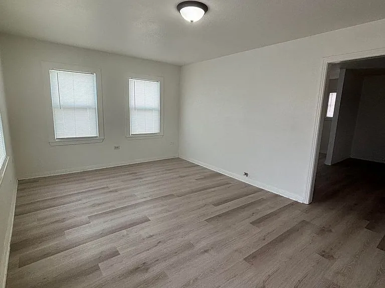 4302 Memorial Dr — Photo 3