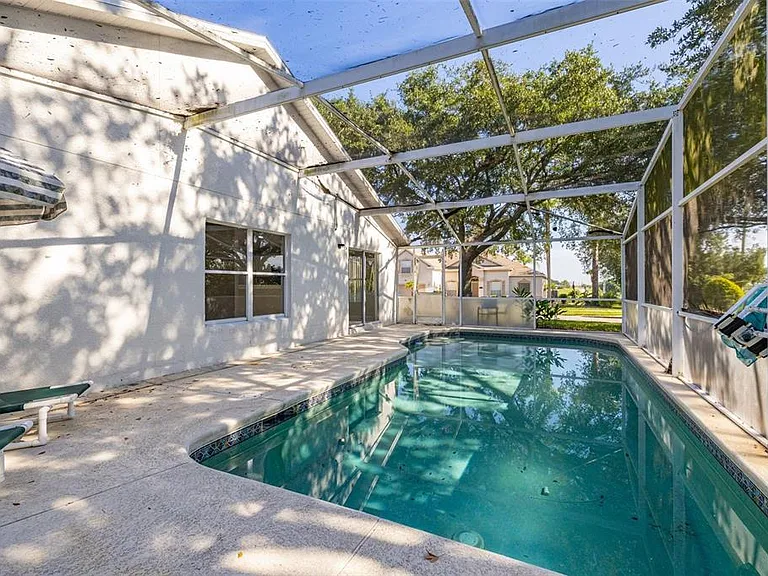 551 Castlemain Cir — Photo 42