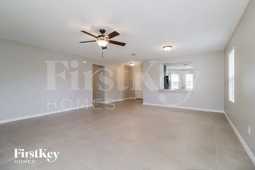 3 bed, 2.0 bath, 1747 sqft, $2,225 — Photo 4