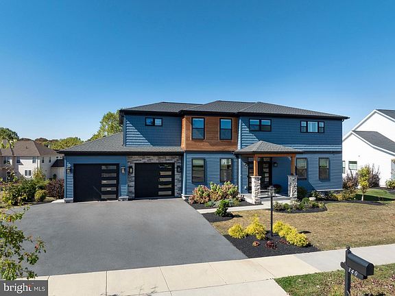 3rd image of 140 Pepperberry Ln