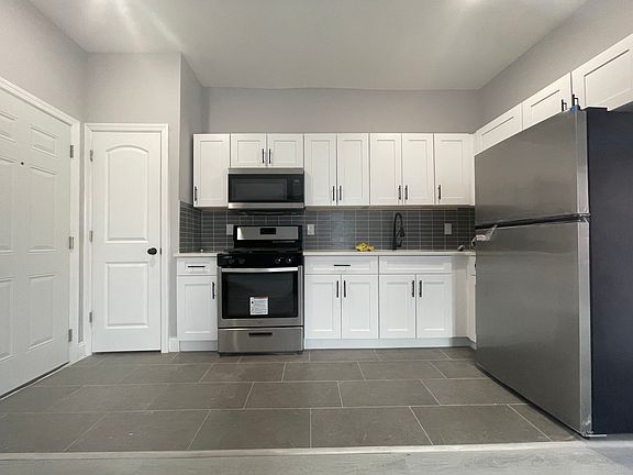 3rd image of 131 Monticello Ave #26E