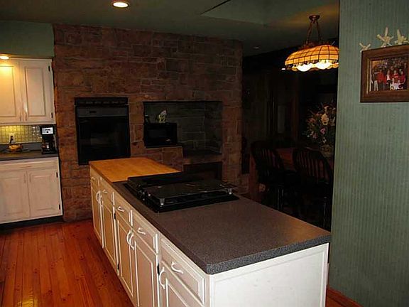 3rd image of 215 Fox Hollow Dr