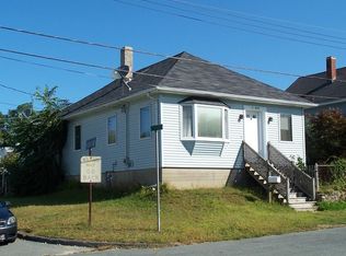 15 Hope St, Acushnet, MA 02743