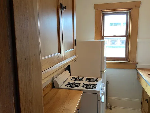 2205 N Farwell Ave #9 — Photo 2