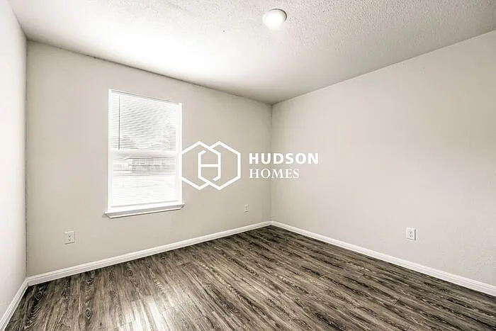 1389 Pecan St — Photo 7