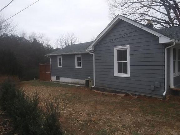2nd image of 1556 Oakwood St