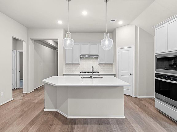 5th image of 114 Neches Nook Ct