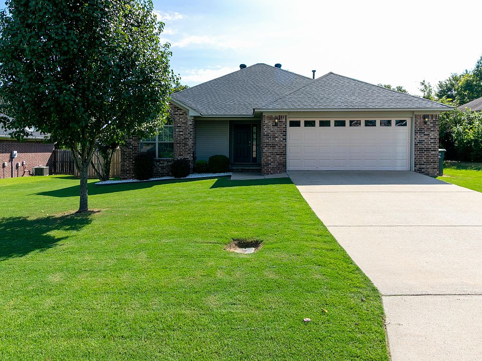 1st image of 330 Indian Hills Dr