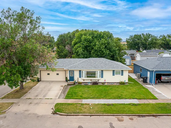 901 16th Ave W, Williston, ND 58801