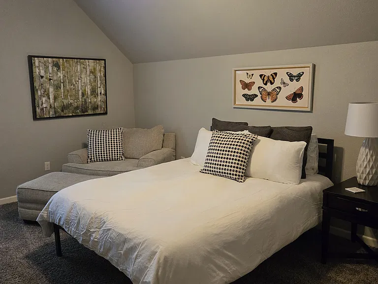 Queen Bedroom Upstairs
