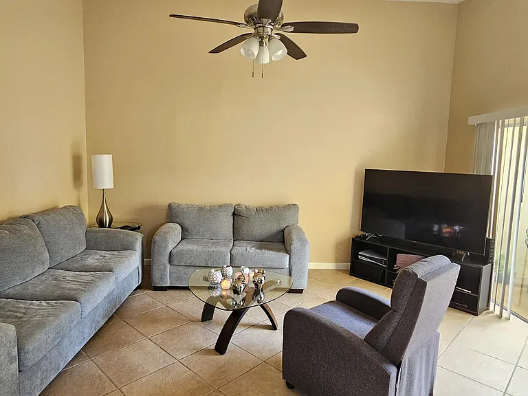 210 Sparrow Dr #4 — Photo 6