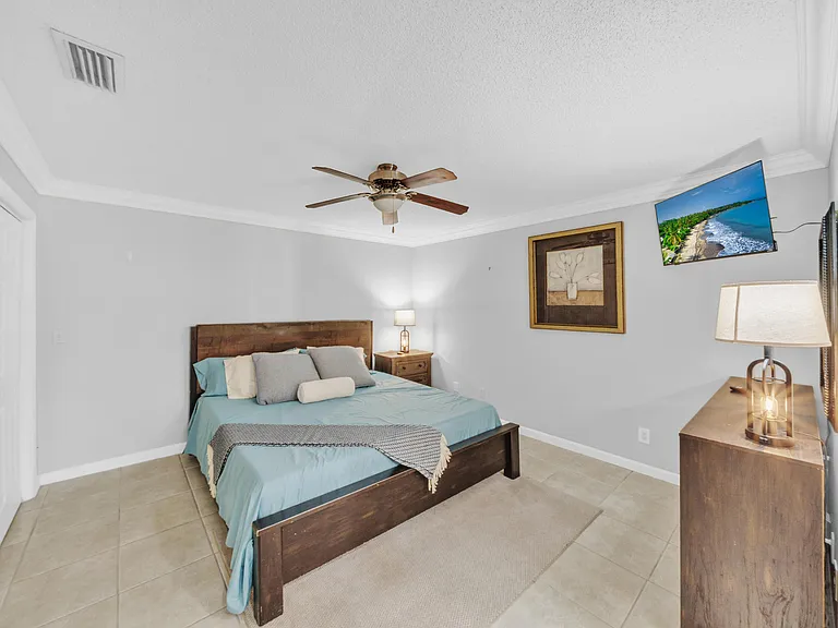 1350 Riverside Cir #1 — Photo 20