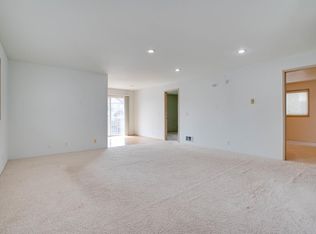 2608 NW 59th St APT 4, Seattle, WA 98107