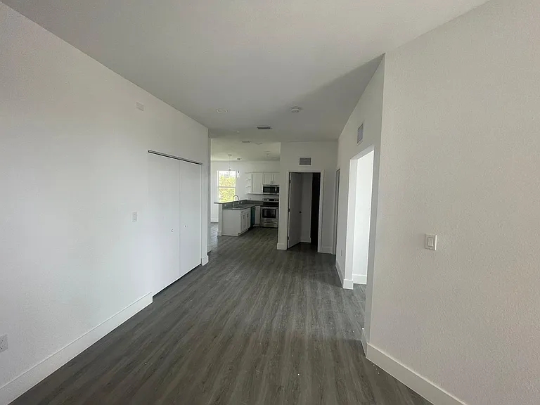 275 SW 4th St #220 — Photo 25