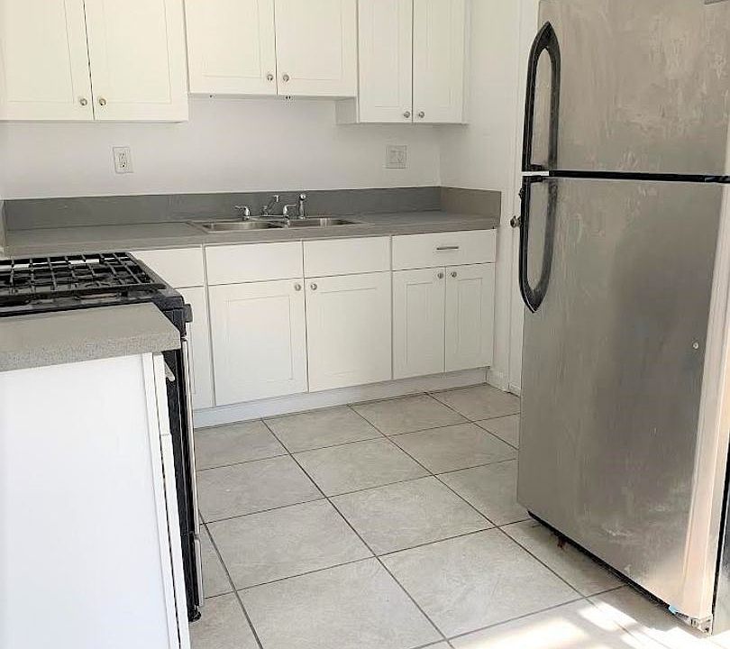2nd image of 1118 E Fairview Blvd #8863014