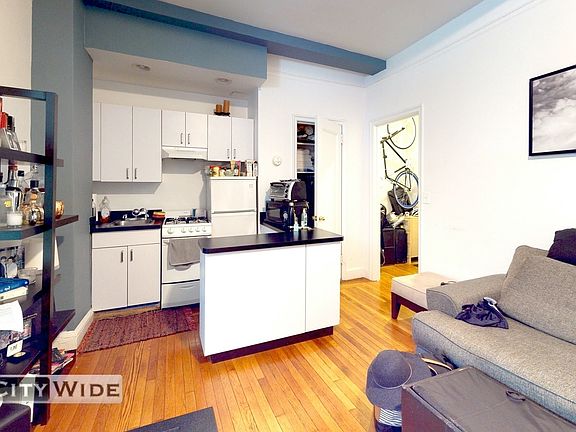 3rd image of 140 E 46th St #6W