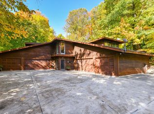 5722 E Waterford Rd, Hartford, WI 53027