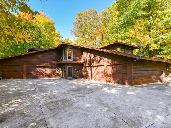 5722 East Waterford ROAD, Hartford, WI 53027