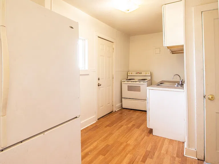 207 Temple Ave — Photo 12