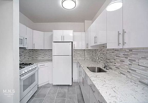3rd image of 140-10 Franklin Ave #B38