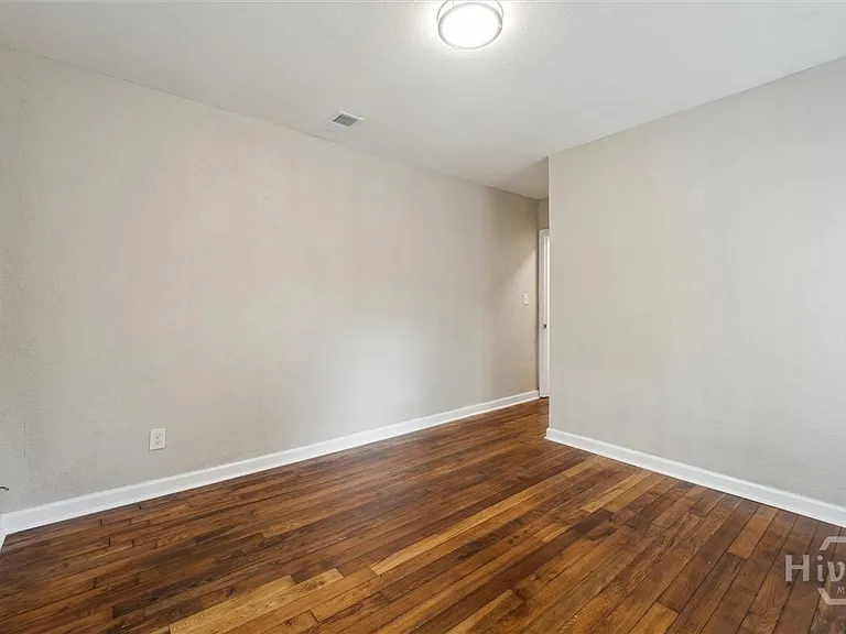 1313 E 55th St — Photo 15