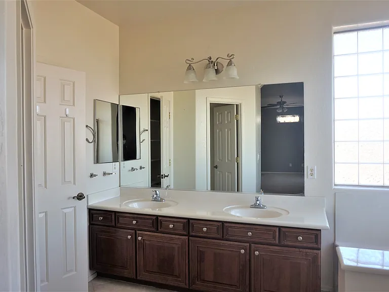 2586 E Remington Pl — Photo 9