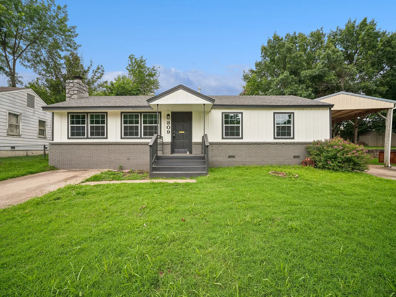 3 bed, 1372 sqft, $1,445 — Photo 1