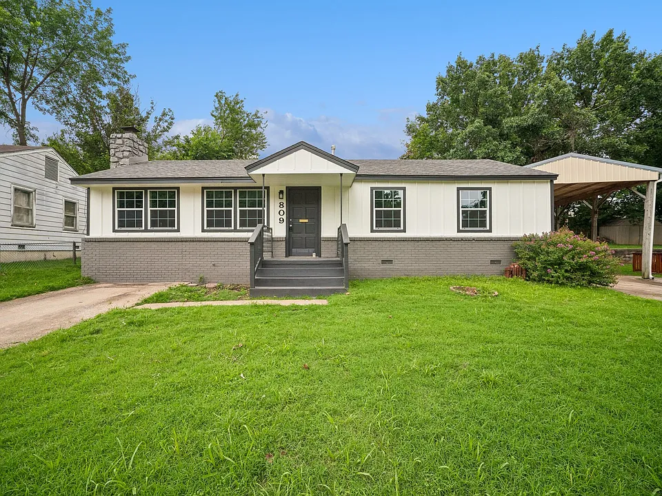 809 N Cedar Ave E