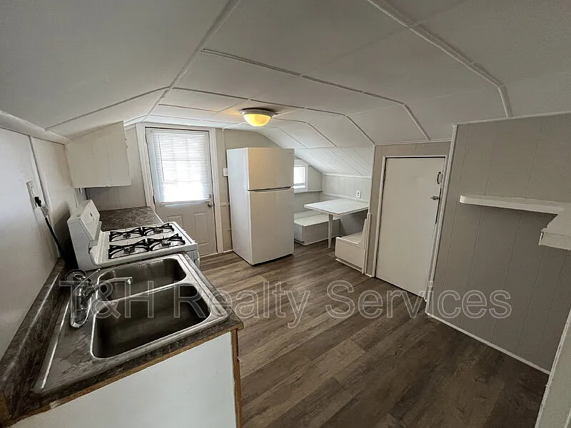 1 bed, 1.0 bath, 1132 sqft, $675 — Photo 2