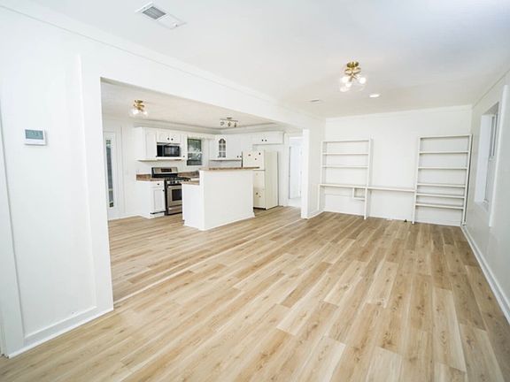 5th image of 508 Critz St