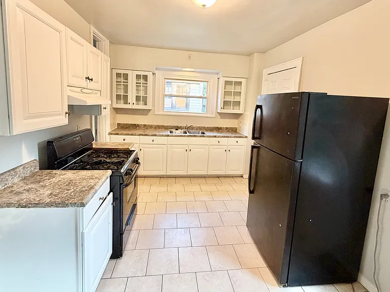 1750 Avonlea Ave — Photo 6