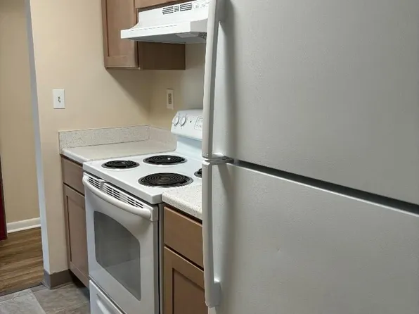 Woodmere Place, 655 Talcottville Rd APT 15, Vernon, CT 06066