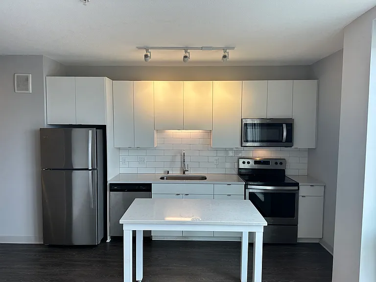 Luna Apartments — Photo 81