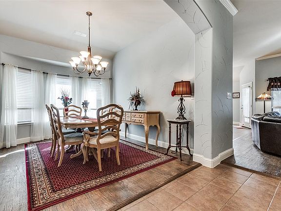 5th image of 2717 Clarendon Dr