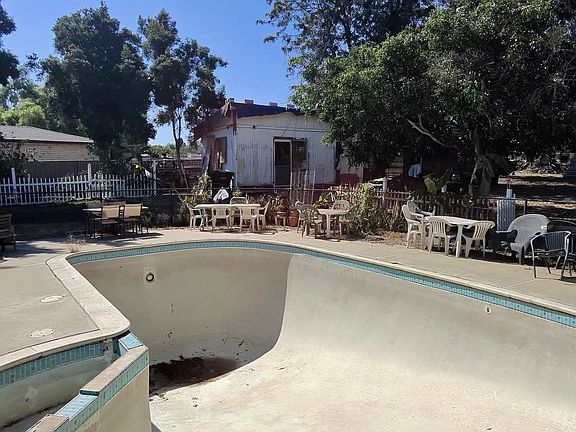 5th image of 2270 Leon Ave