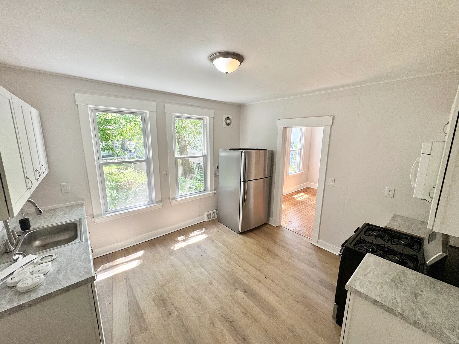 3 bed, $2,200 — Photo 3