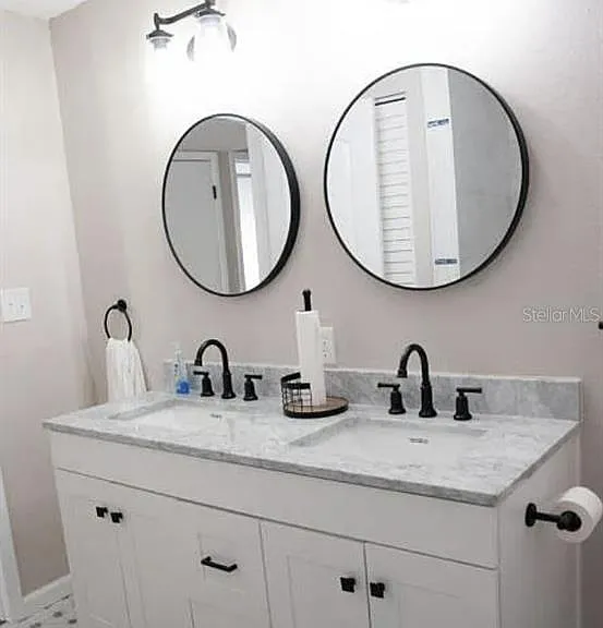 265 W Towne Pl — Photo 7