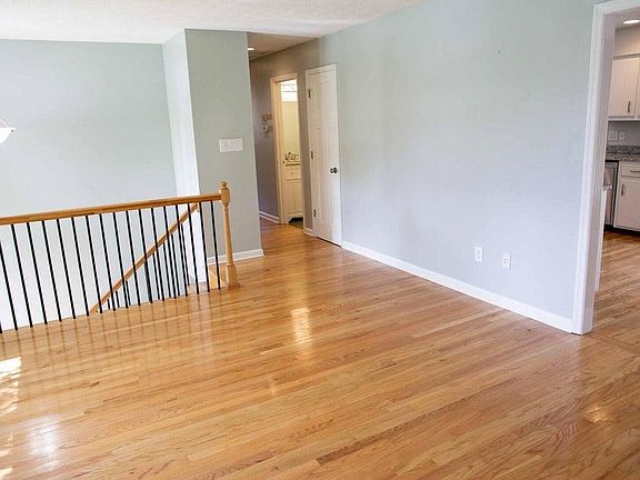 5th image of 580 Castle Dr