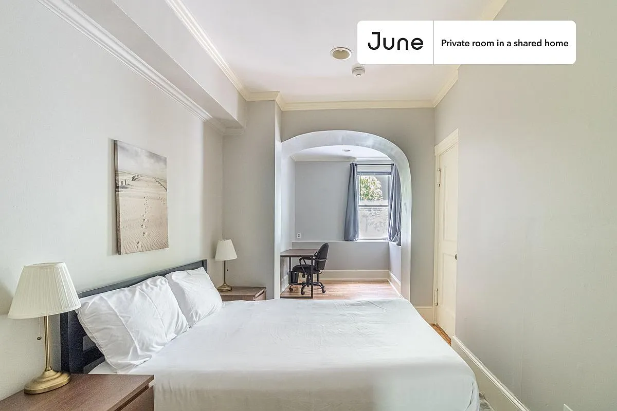 Full bedroom in 5 bed/2 bath home in Brighton #1303 A — Photo 1