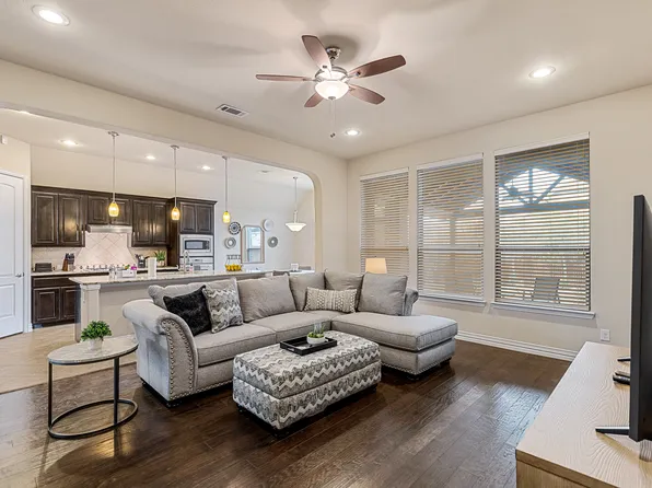1100 Newchester Dr, Roanoke, TX 76262