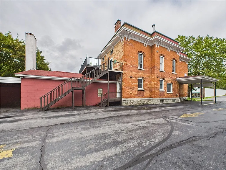 40 E Genesee St — Photo 9