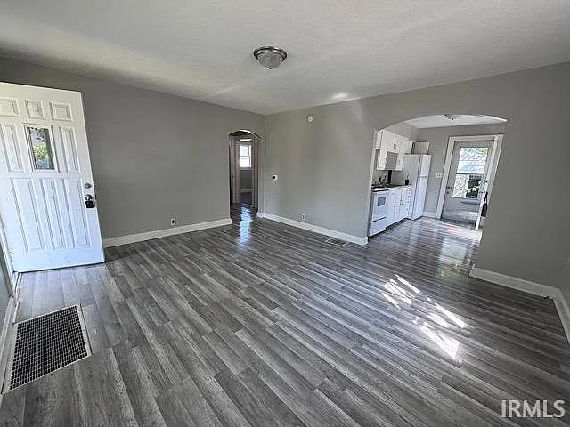 3 bed, 1.0 bath, 812 sqft, $950 — Photo 4